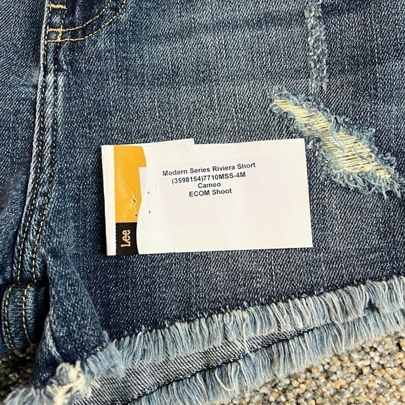 NWOT Lee Modern Series Riviera Shorts Distressed Raw Hem High Rise Women's 4 - Picture 3 of 6